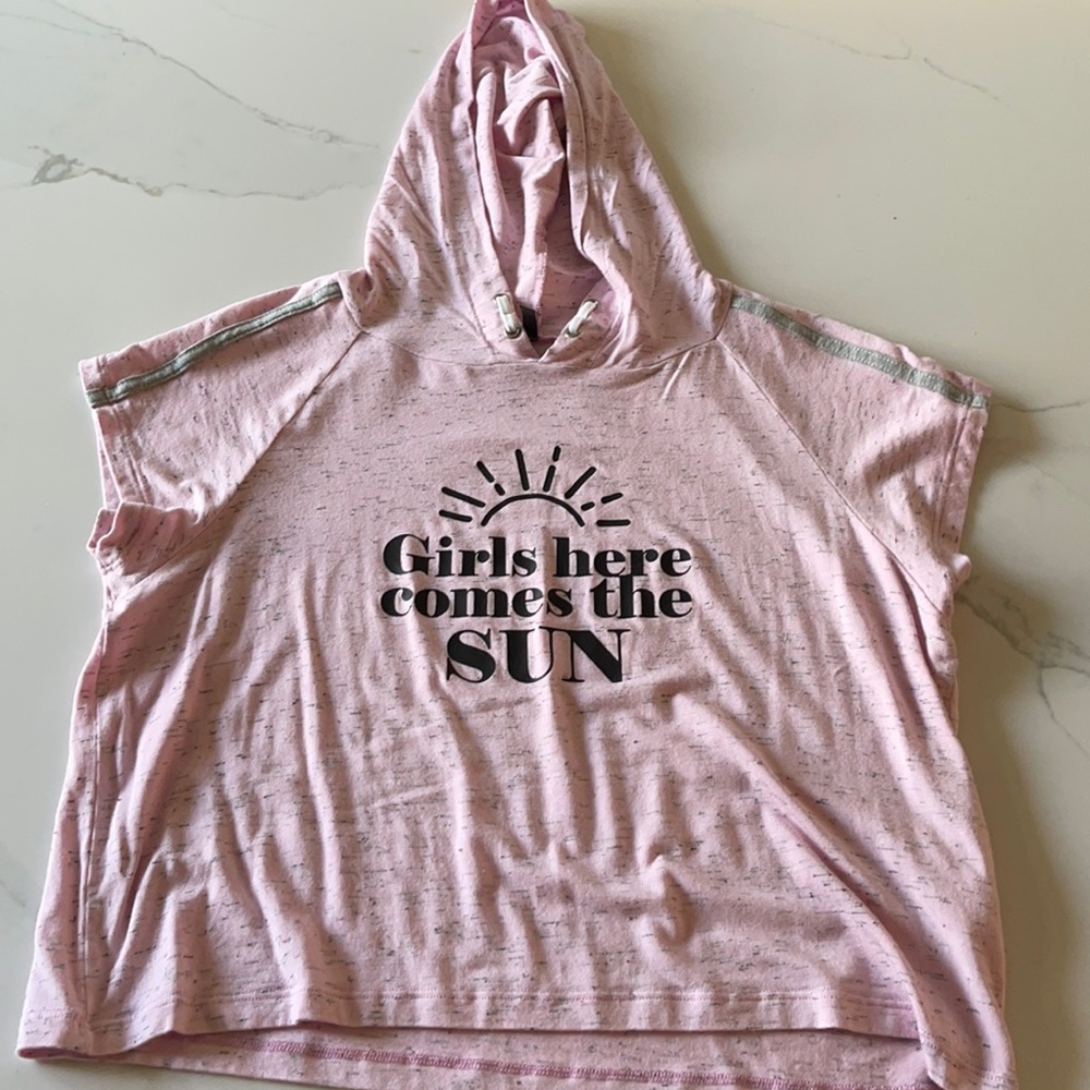 Pink “Girls here comes the sun” cropped t-shirt